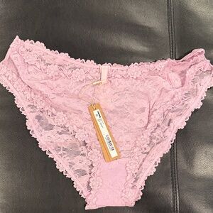 Skims Lace Brief. Color-Bany Ponk SZ-Large